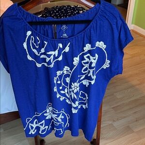 St. John's Bay Royal Blue Short Sleeve Scoop Neck Top with White Embroidery